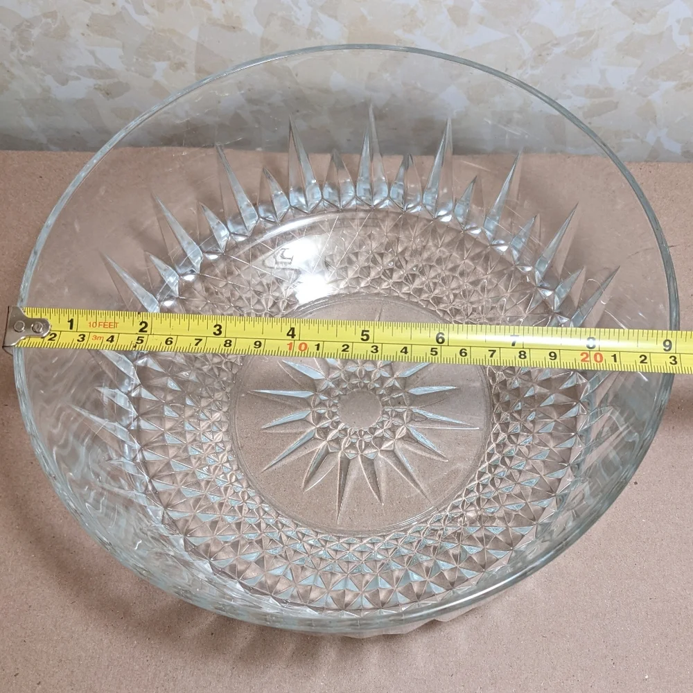 Intricate Heavyweight Clear Glass Bowl with Crystal Cut Starburst Pattern - Picture 7 of 8